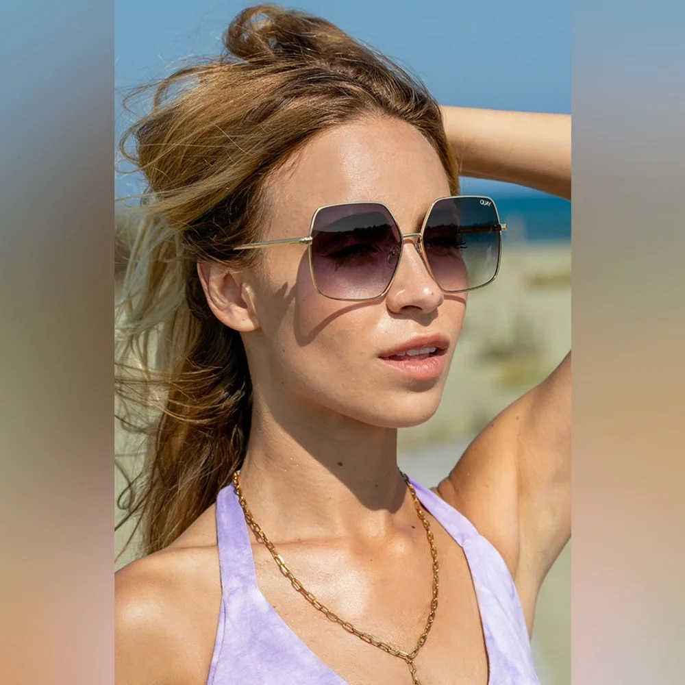 NWT and Case Quay Australia Backstage Gold Sunglasses